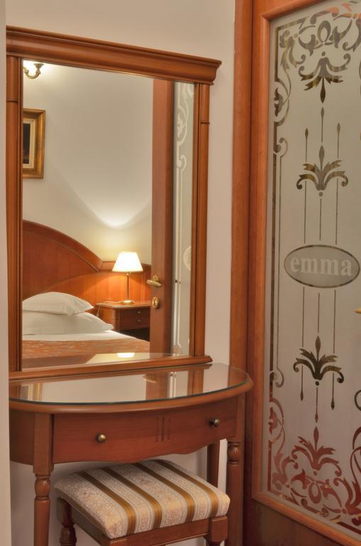 Hotel Emma West Craiova Exterior foto